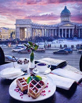 Кафе с видом на Казанский собор Санкт-петербурга