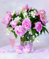 Без бренда «Нежный букетик с розами и настойка» в Нижнем Тагиле в интернет-магазине Без бренда «Нежный букетик с розами и настойка» в Нижнем Тагиле