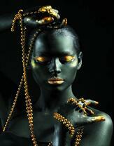 Без бренда «Девушка в черно-золотом макияже» в Нижнем Тагиле в интернет-магазине  Без бренда «Девушка в черно-золотом макияже» в Нижнем Тагиле